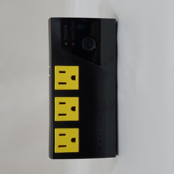 Scosche PI200PS-1 INVERT200 200W Mobile Power Inverter with 3 AC Outlets, 4 USB - Picture 10 of 16